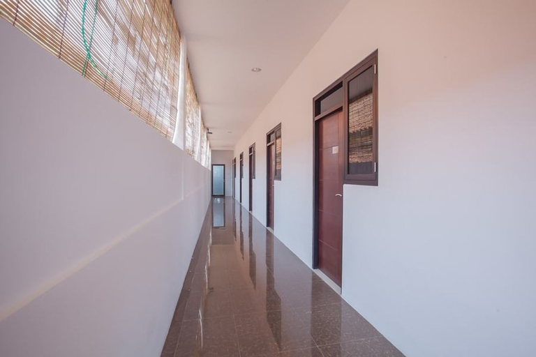 Exterior & Views, RedDoorz @ Kertajaya Surabaya, Surabaya