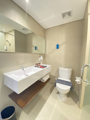 Bathroom 3, Grand Zuri Ketapang, Ketapang