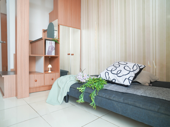 Living Room 2, Simple Stay Studio near UI at Dave Apartment By Travelio, Depok