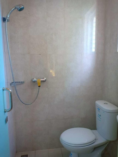 Bathroom 5, Merlin Hotel, Sikka