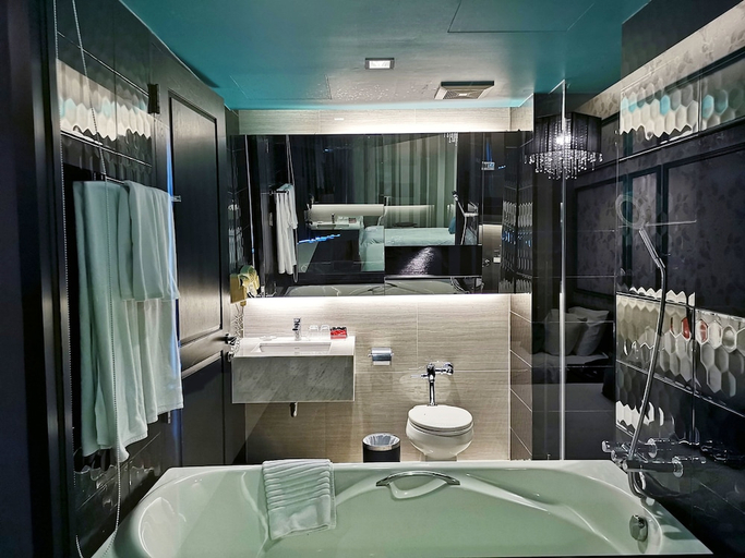 Bathroom 2, TSix5 Quarter, Pattaya