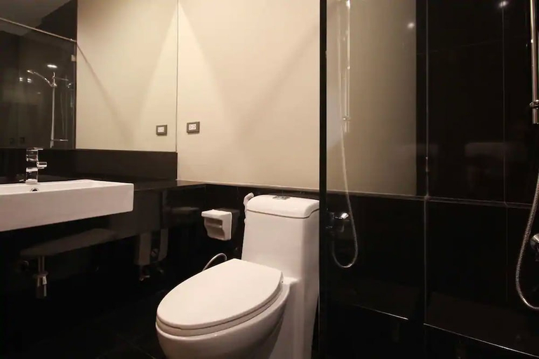Bathroom 5, Sereine Sukhumvit 39, Wattana
