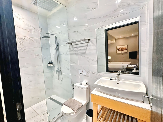 Bathroom 5, Le Charmé Suites, Olongapo City