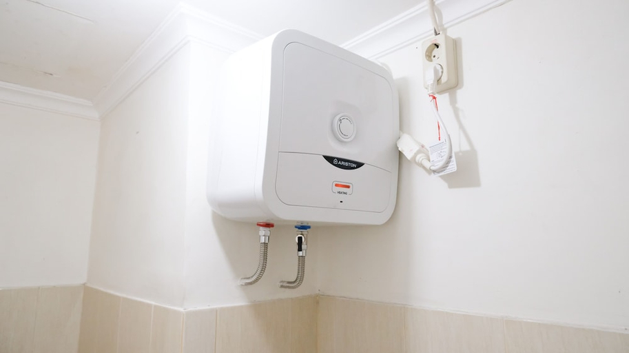 Bathroom 5, Cozy Stay Studio At Puncak Permai Apartment, Surabaya
