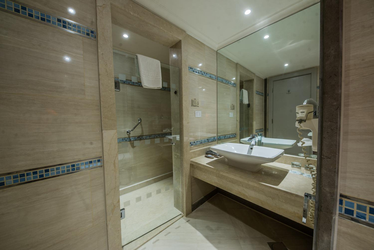 Bathroom 5, Sunrise Crystal Bay Resort -Grand Select, Safaja