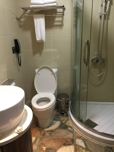 Bathroom 4, Harbour Bay Hotel, Kowloon