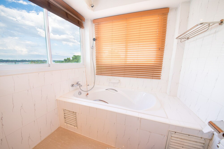 Bathroom 5, Viengkhong Hotel, Muang Mukdahan