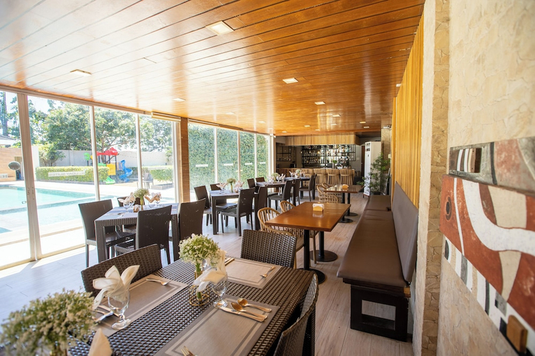 Food & Drinks 5, Holiday Suites, Puerto Princesa City