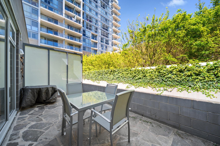 Balcony/terrace 4, Spacious Apartment With Gym & Pool Access, Canberra
