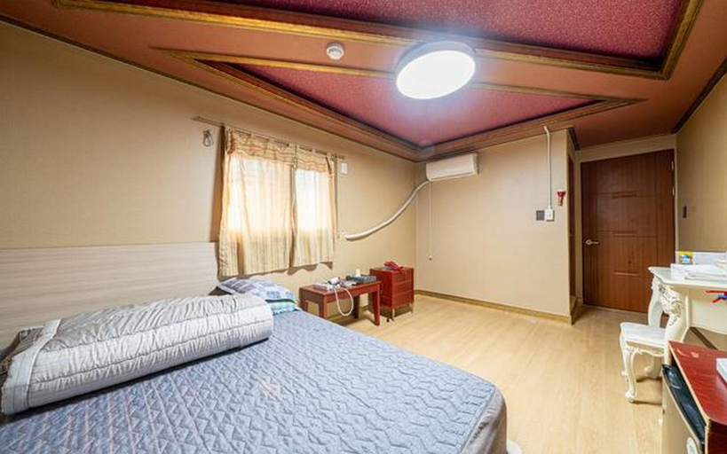 Bedroom 4, Incheon (Juan) Shiri, Nam