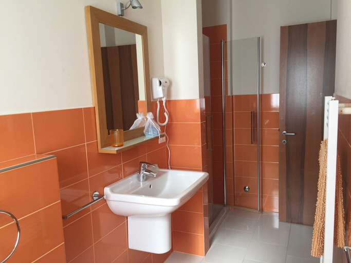 Bathroom 2, Apartment for 5 guests in Pietra Ligure, Savona