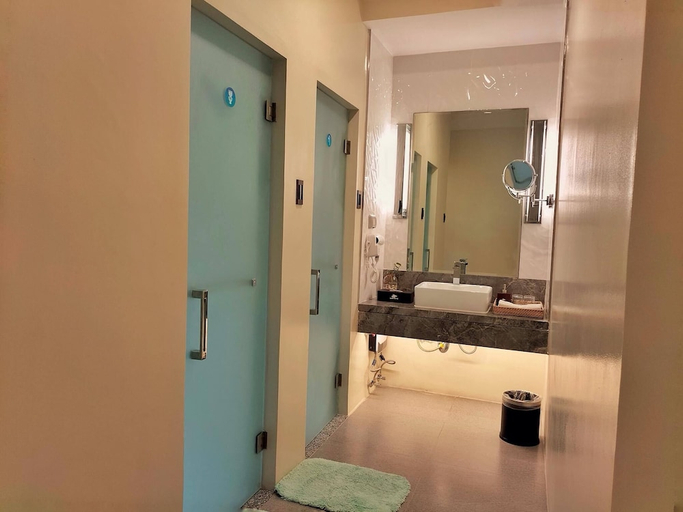 Bathroom, WATERWORLD HOTEL, Mandaue City