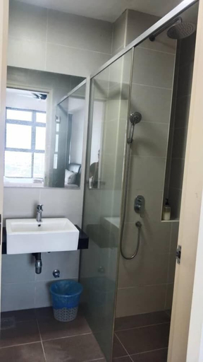 Bathroom 4, Atlantis Residence Iconstay Design Apartment by Iconstay Melaka, Malacca City