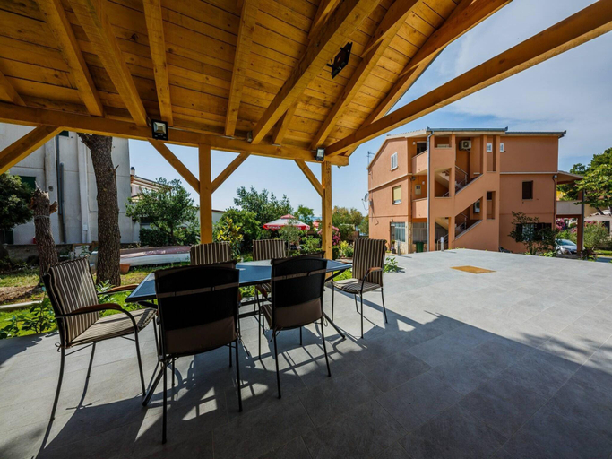 5, Two-bedroom apartment near beach, Šibenik