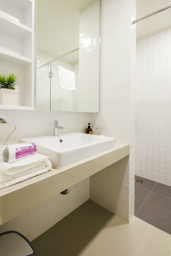 Bathroom 3, Karin Hotel And Serviced Apartment, Si Racha