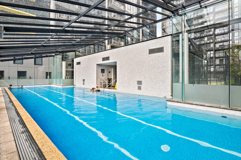 Swimming pool, Stylish Southbank Apartment With On-site Parking, Melbourne