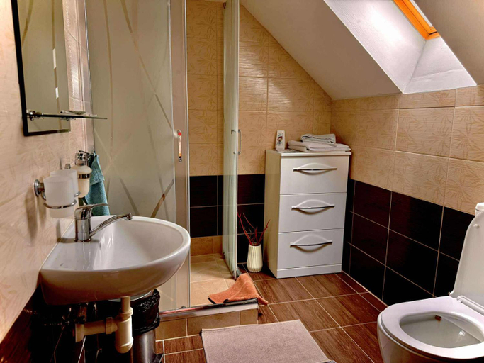 Bathroom 3, Ezathouse Devicie, Krupina