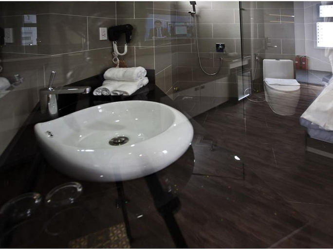 Bathroom 4, New Sun Hotel, Nha Trang