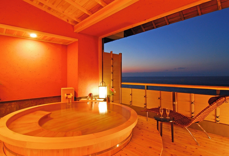 Bathroom 4, Shin-Kaikatei Izumi, Izu