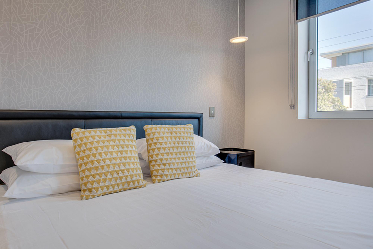 Bedroom 2, Spacious 2-Bed Apartment Close to City, Sydney