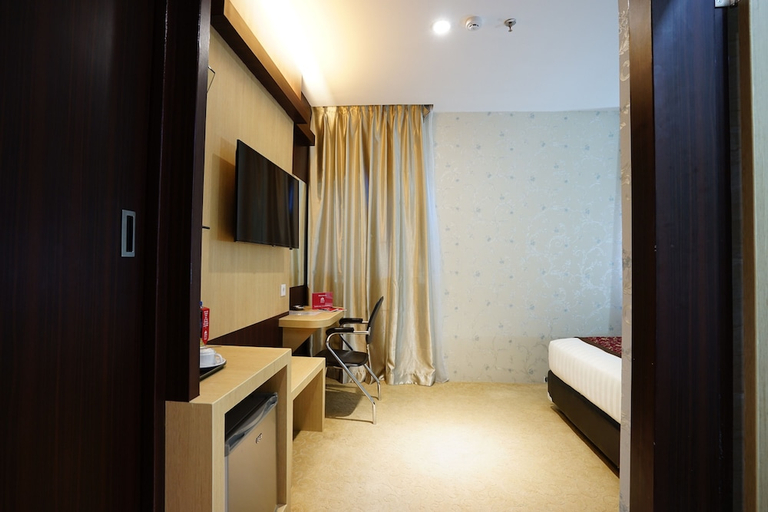 Bedroom 2, Cardinal Lucky Star Hotel, Batam