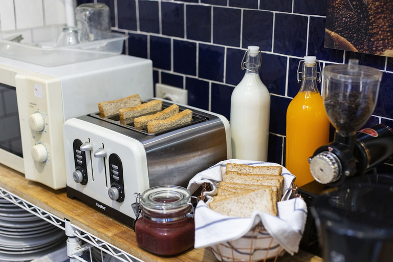 Food & Drinks 5, Home16 Hostel 16, Khlong Toey