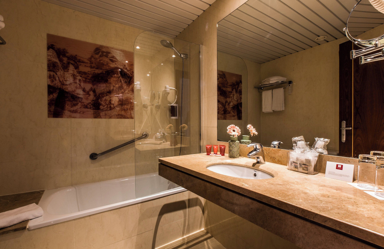 Bathroom 4, Leonardo Hotel Barcelona Gran Via, Barcelona