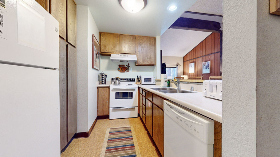 Private kitchen 4, Summit 277 Pet-Friendly, Open Floor Plan, Walk to the Slopes by RedAwning, Mono
