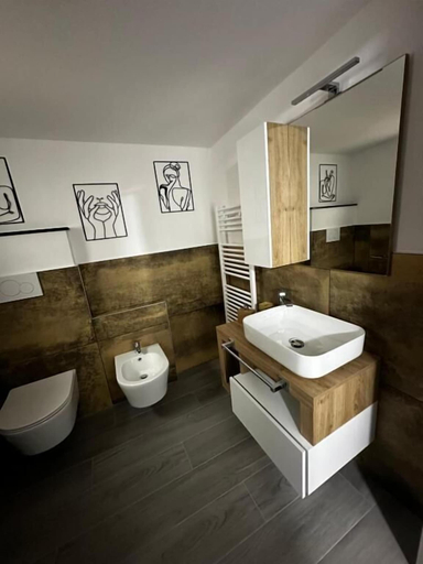 Bathroom 5, Umbertos rooms, Ogliastra