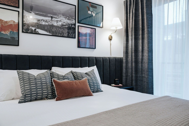 Room 5, Gary's Birthday by Revelstoke Vacations, Columbia-Shuswap