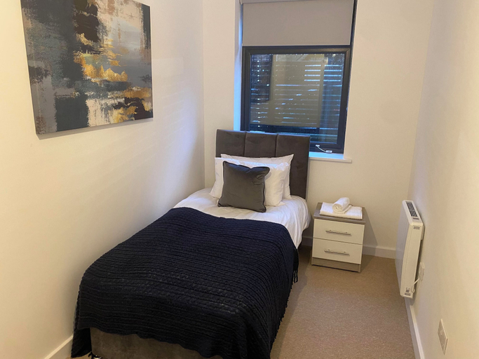 Room 4, The Square Apartments Flat 1, Swindon