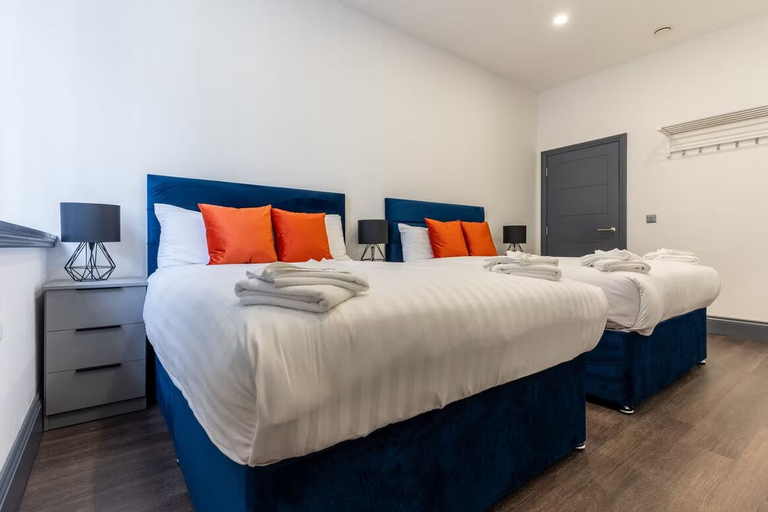 Room 5, New Zealand House Apartments, Sefton