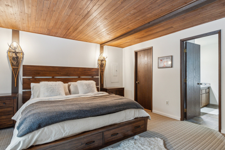 Room 2, Packshack - Cozy Ski Cabin Mins From White Pass 2 Bedroom Home, Lewis