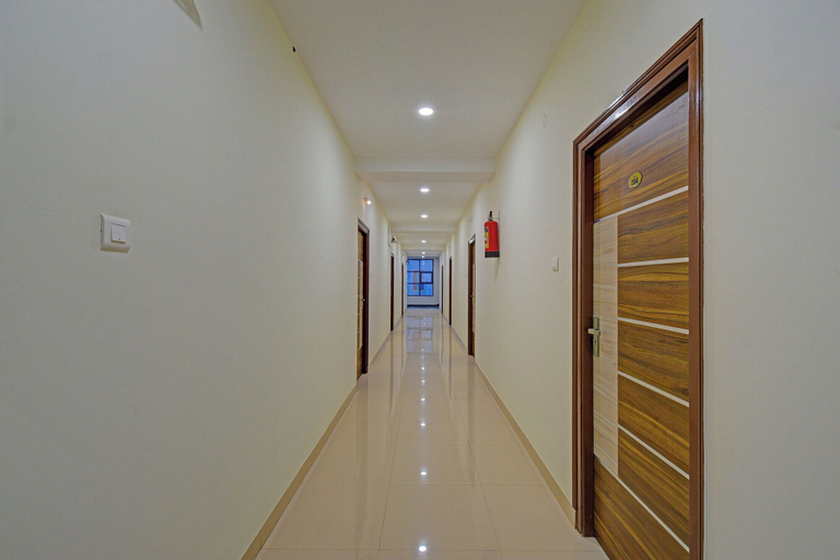 Lobby 4, Fabhotel Garapati Grand, Hyderabad