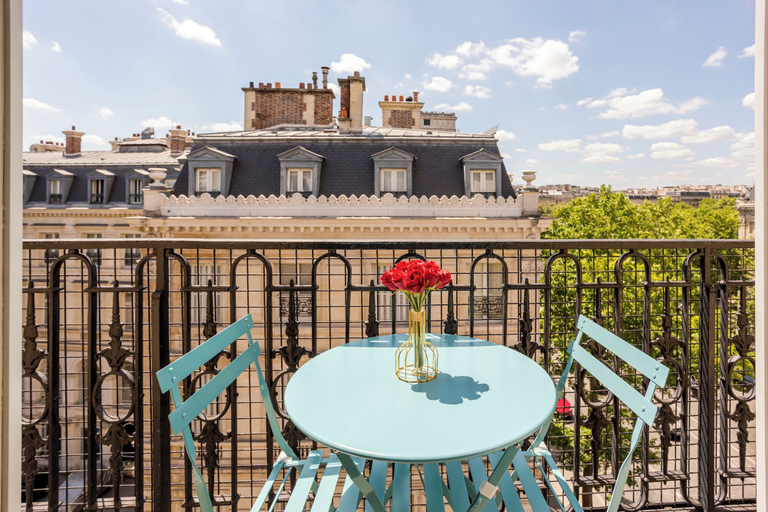 Outdoor dining 2, Family Suite Tilsitt Eiffel Tower view, Paris