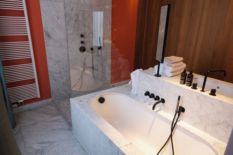 Bathroom 2, A Place - Schuttershofstraat 55, Antwerpen