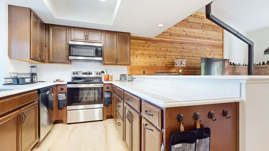 Private kitchen 4, Forest Creek #16 2 Bedroom Condo by RedAwning, Mono