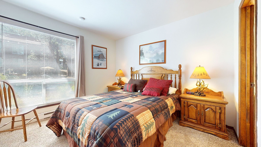 Room 3, Mammoth Estates Deluxe 2 Bedroom Condos, Mono