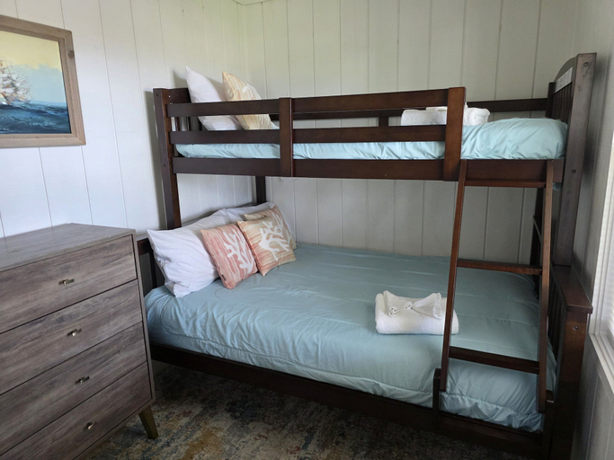 Room 5, Coastal Camelot - Walk To Surfside Beach 2 Bedroom Duplex, Horry