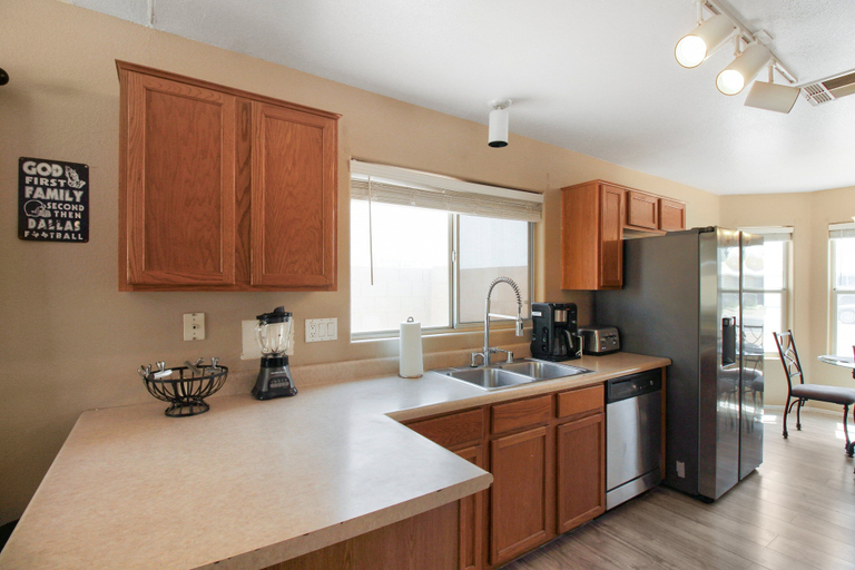 Private kitchen 3, 3 Bedrooms Near State Farm Stadium Pets, Maricopa