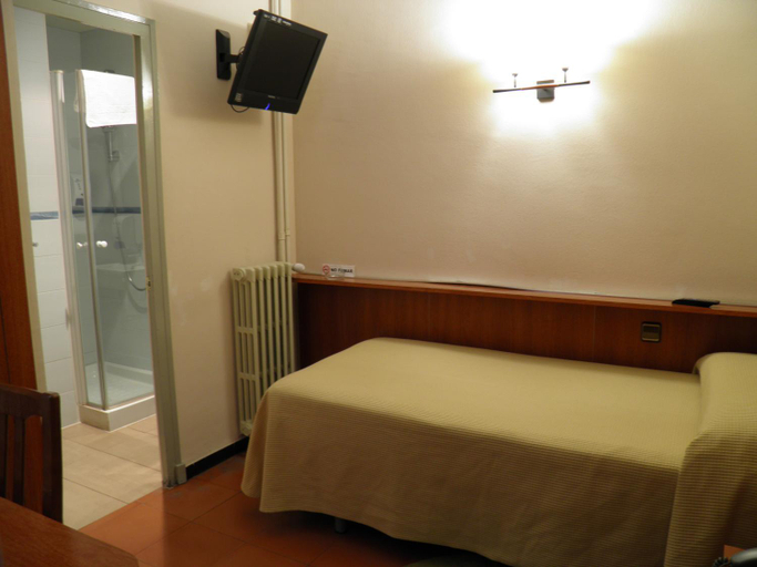Bedroom 2, Hotel Europa, Girona