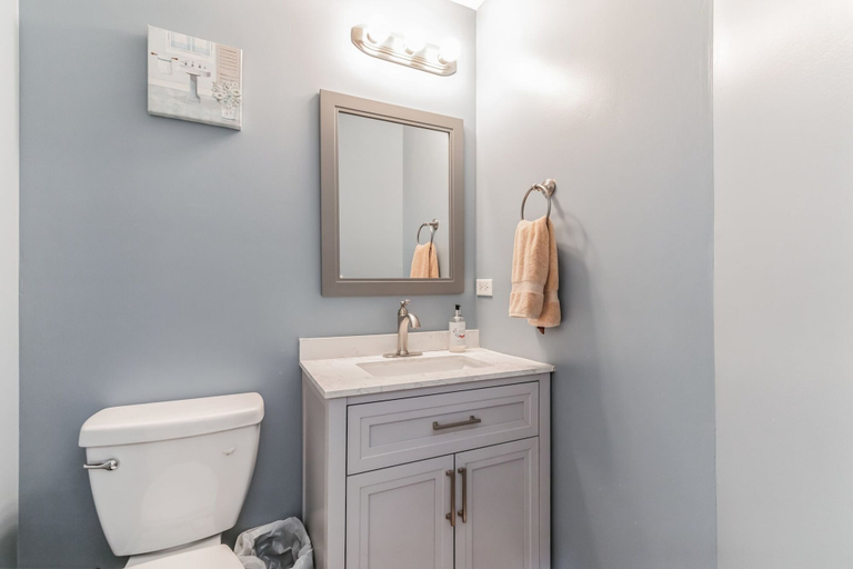 Bathroom 3, Spacious 4BR Condo Pool Table Near McCormick, Cook