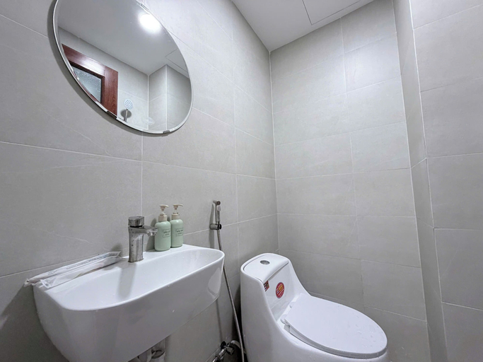 Bathroom 5, Convinia Airport, Tân Bình