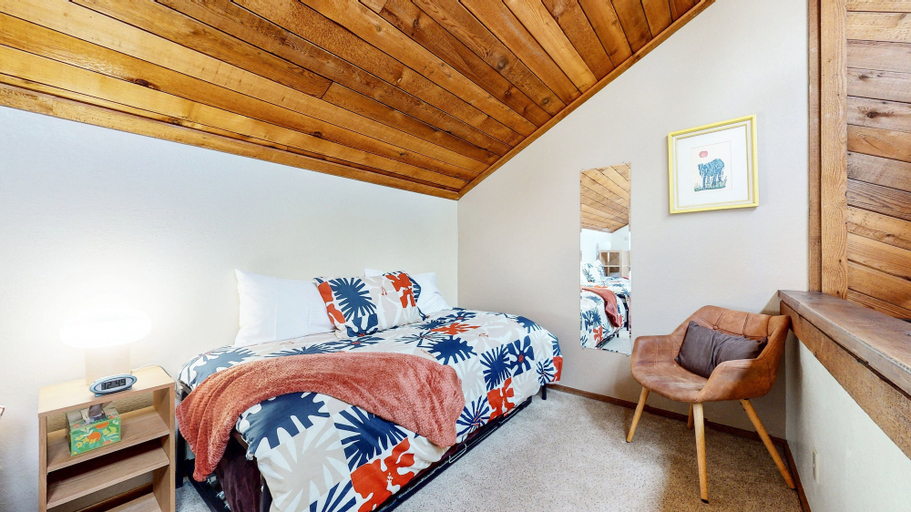 Room 5, Mammoth Sierra Townhomes #25 3 Bedroom Condo, Mono