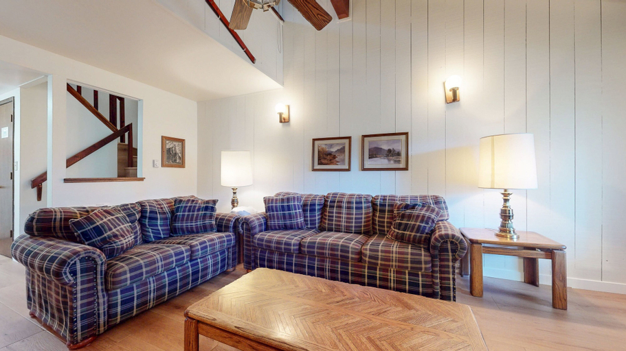 Living area 5, Discovery 4 104 Pet-Friendly Rustic Mountain Cabin, Close to Canyon Lodge by RedAwning, Mono