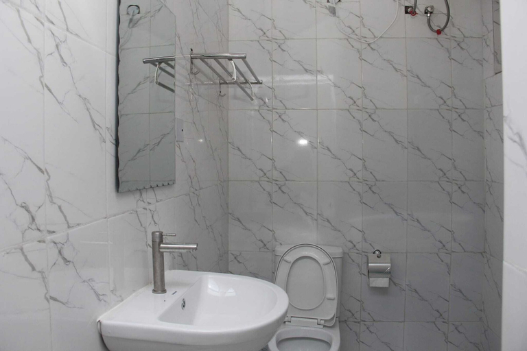Bathroom 3, Becca Apartment, AbujaMun