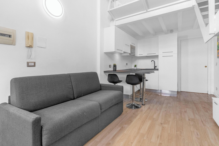 Others 4, Casa da suite, Milano