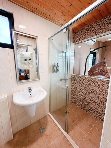 Bathroom 4, Big Fish Homestay, Penghu