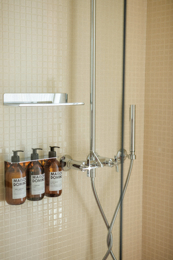 Bathroom amenities, MAISON DOMINOS Villa Pâquerette avec Piscine, Marseille, Bouches-du-Rhône