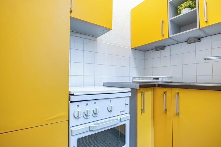Private kitchen 3, Budget 1BR Near Belvedere Palace, Wien